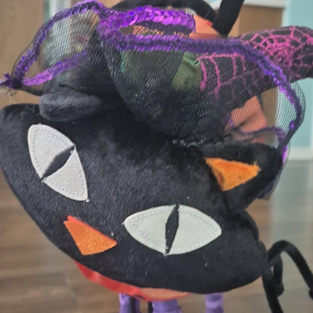Pier 1 Halloween Cat With Weighted Feet And Dangling Spiders. RARE Find.
